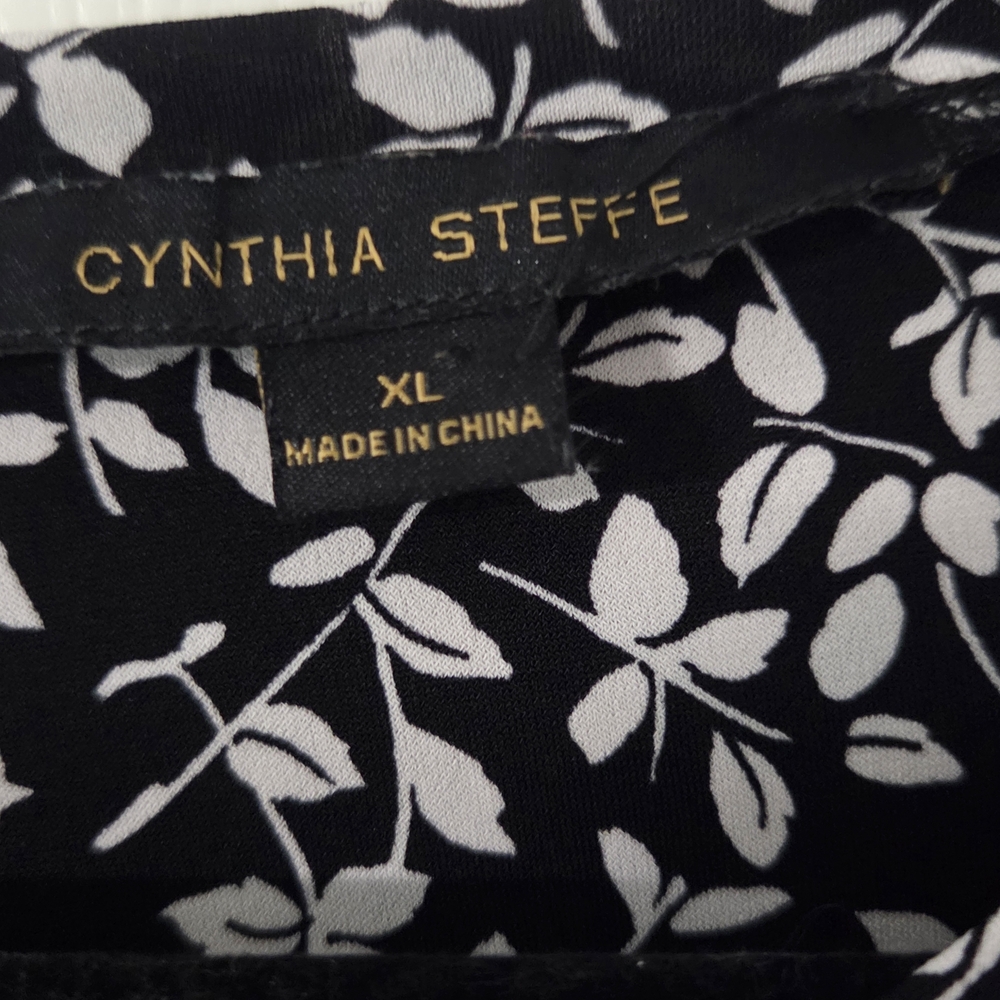 Cynthia Steffe Monochrome Leaf Pattern Blouse - image 2